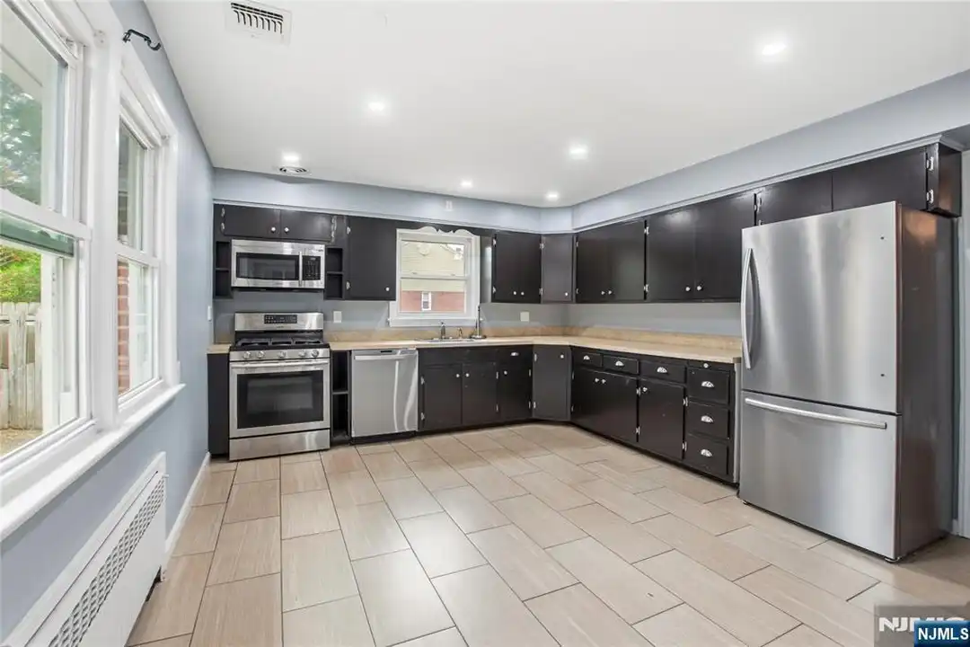 112 E Ackerman Ave unit B right side - View 5