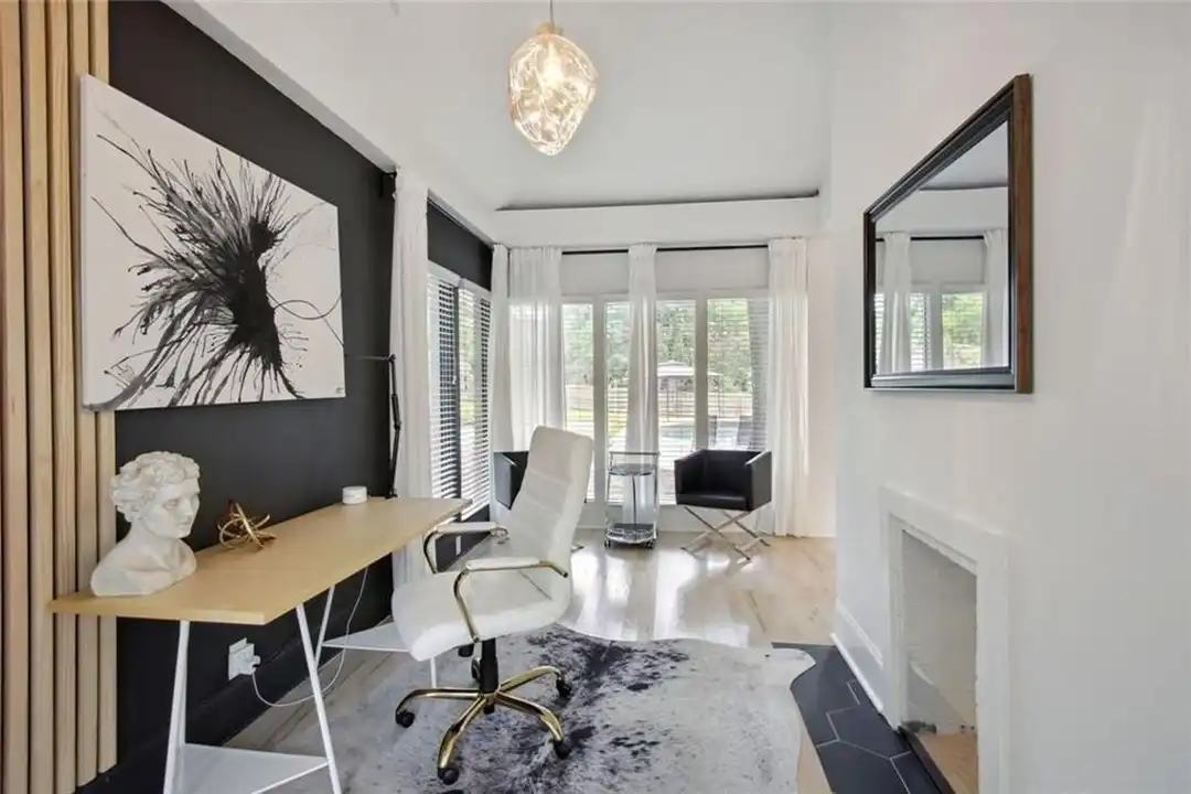 House in Atlanta - More