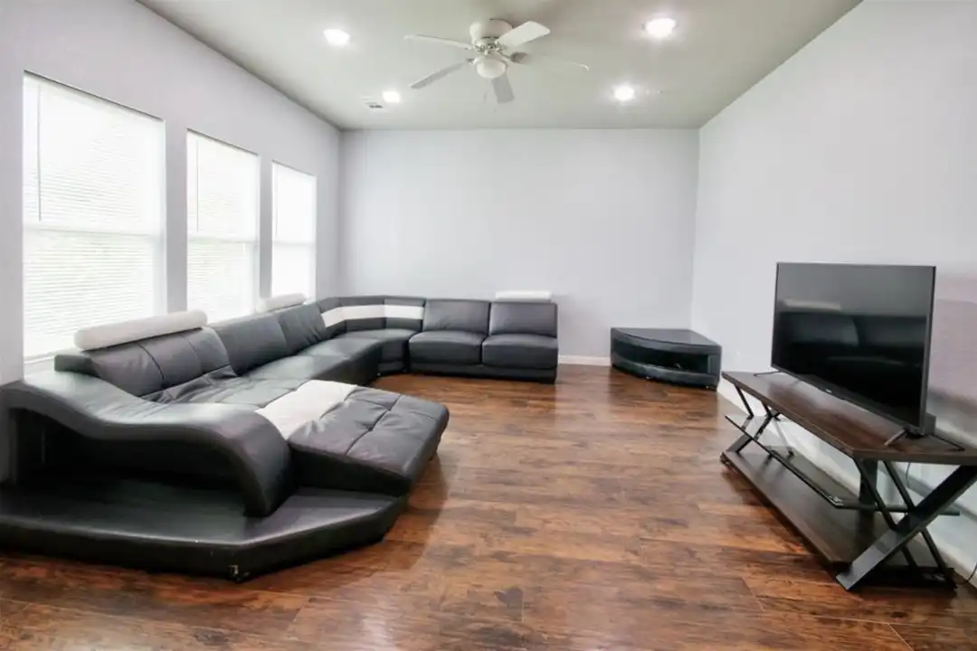 3510 Oleander Ave - View 6