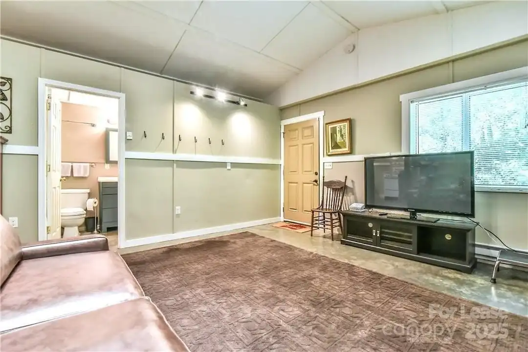 543 College St - View 5