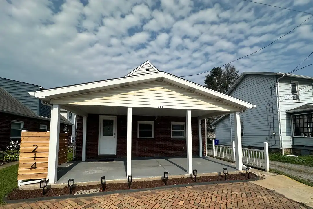 214 12th St – photo 1 of 28