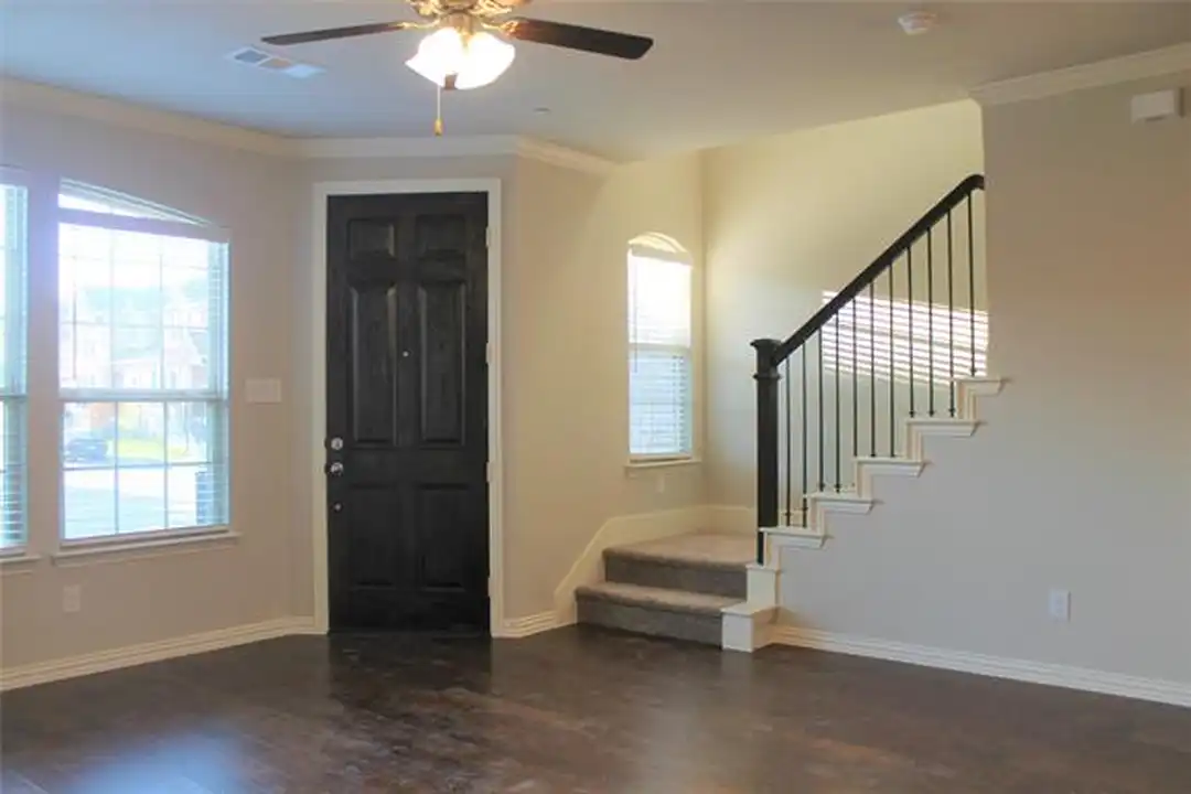 825 Ben Ln - View 4