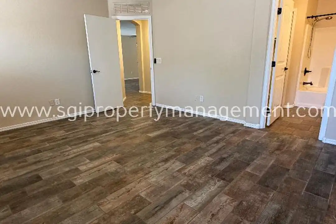 383 E Anastasia St - More