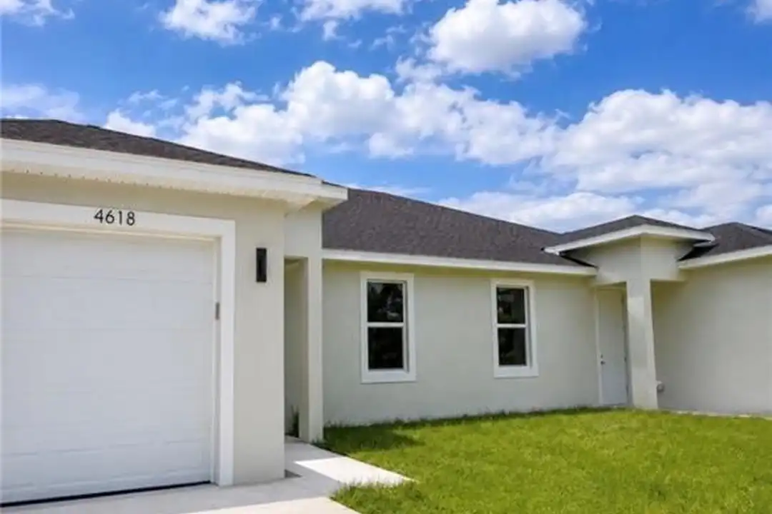 4618 25th St SW - View 2