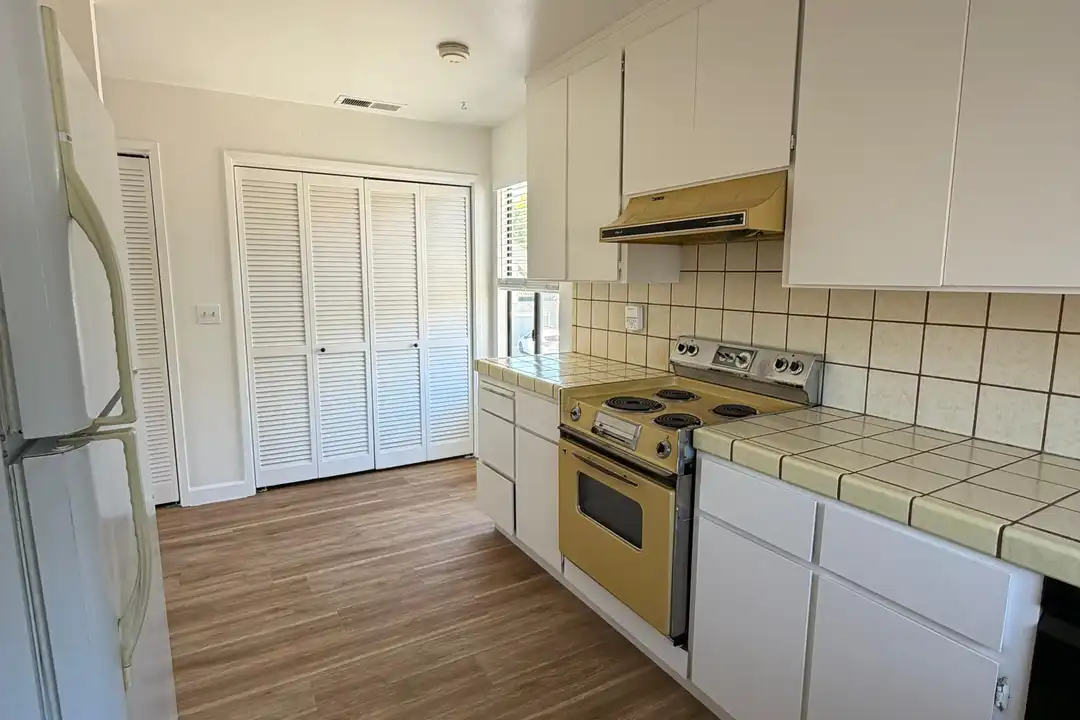 713 Frederick St - More