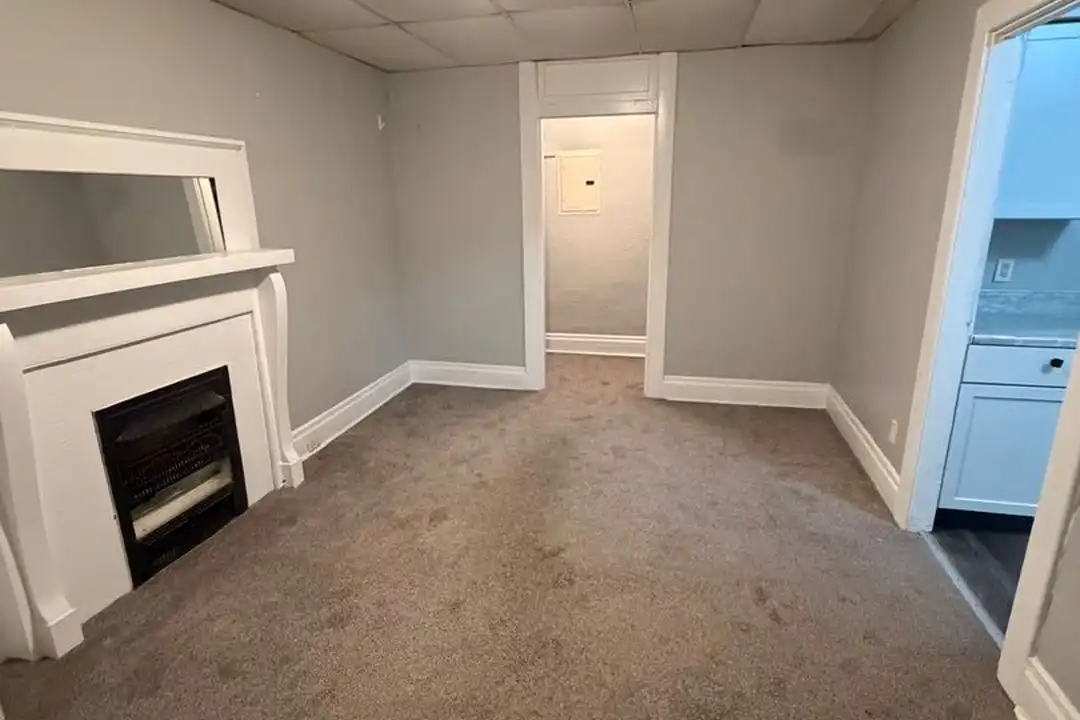208-212 Brighton Rd unit 212 Brighton Road Unit 17 – photo 1