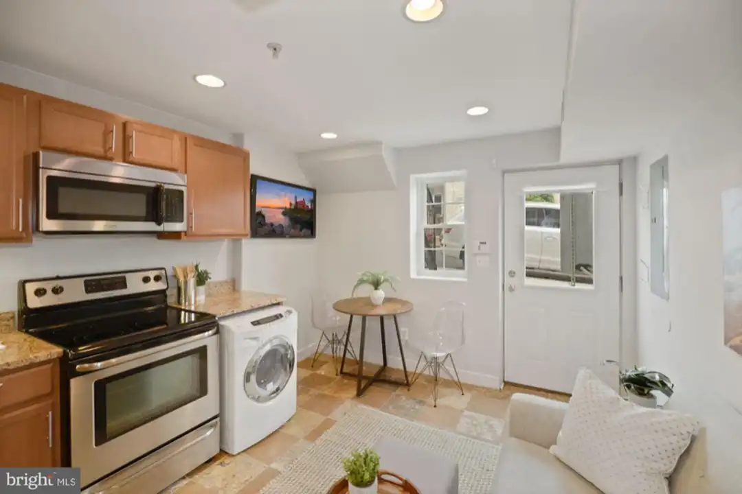 518 Hobart Pl NW unit Unit 1 - View 3