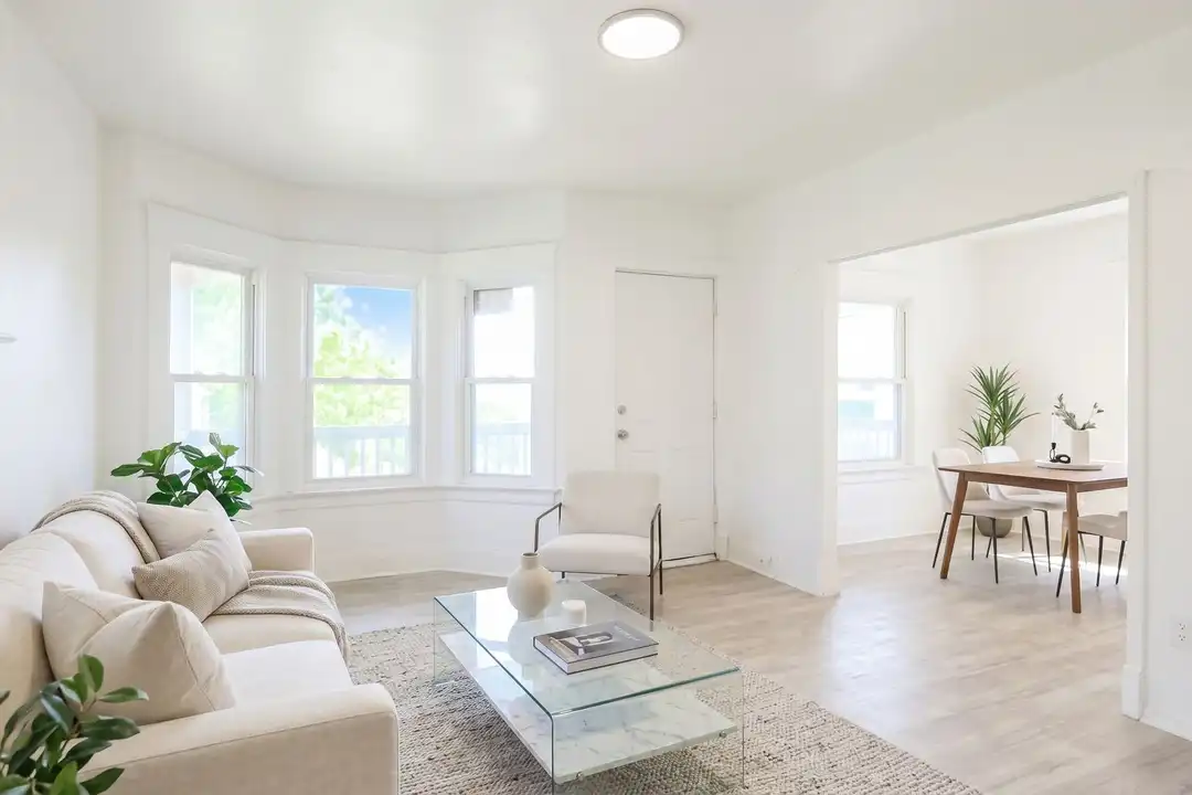 2761 E 120th St – photo 1