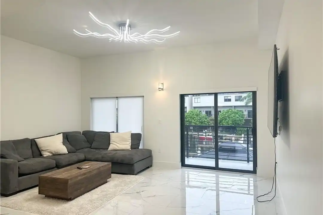 113 SE 1st Cir - More