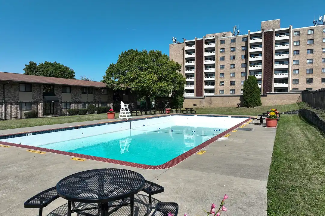 Riverwind at Chatham Park Drive – photo 1