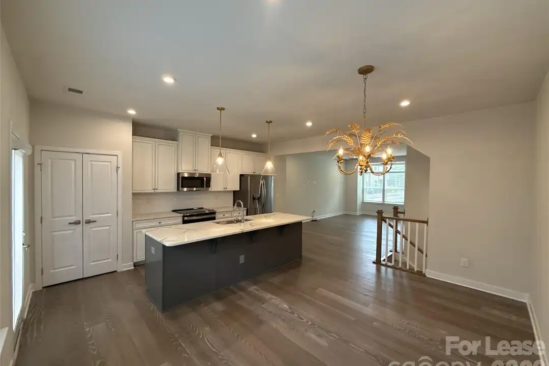324 Chattooga Wy - More