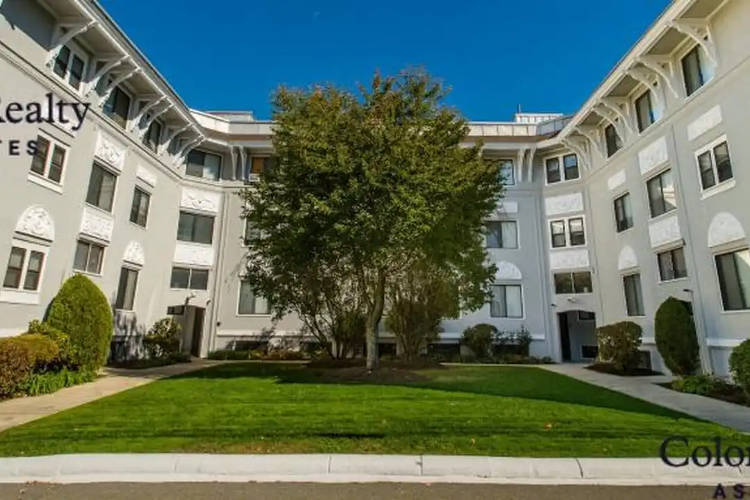 230 Walnut St - More