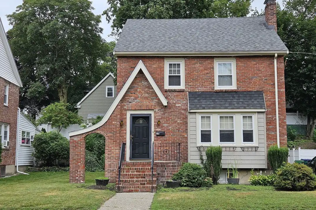 25 Essex St – photo 1