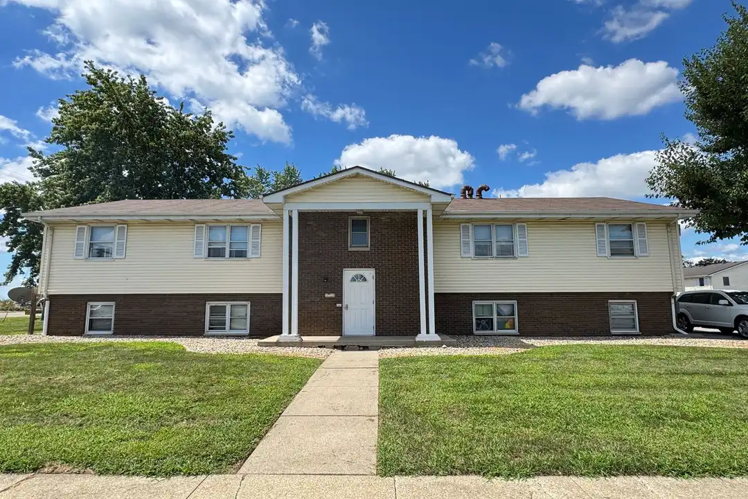 2110 E Empire St unit 05 – photo 1