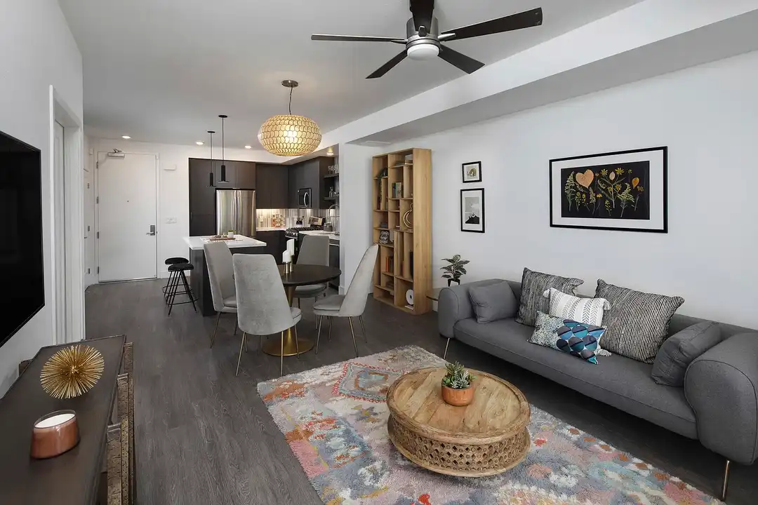 AMLI Park Broadway - 245 W Broadway - Long Beach, CA | Rent.