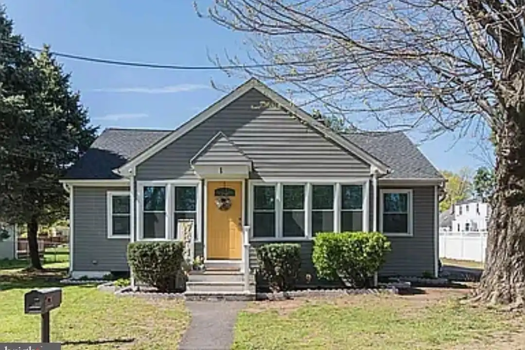1 W Post Rd – photo 1