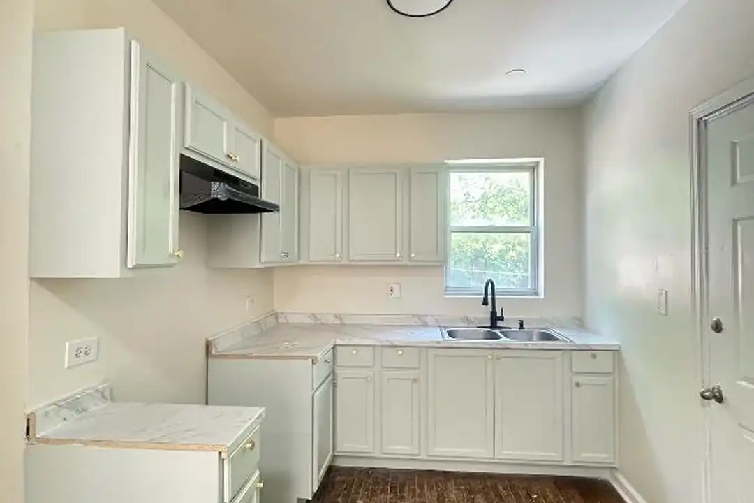 9118 S Dauphin Ave - View 3