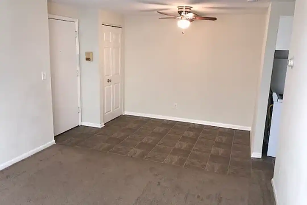 114 South – photo 1
