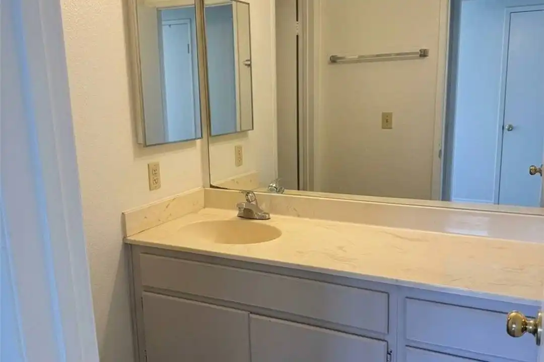 8889 Caminito Plaza Centro #7240 – další