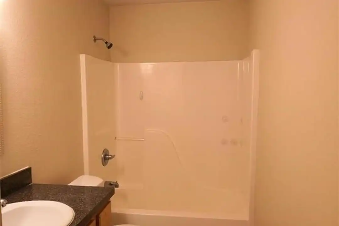 9801 Sycamore Dr - View 4
