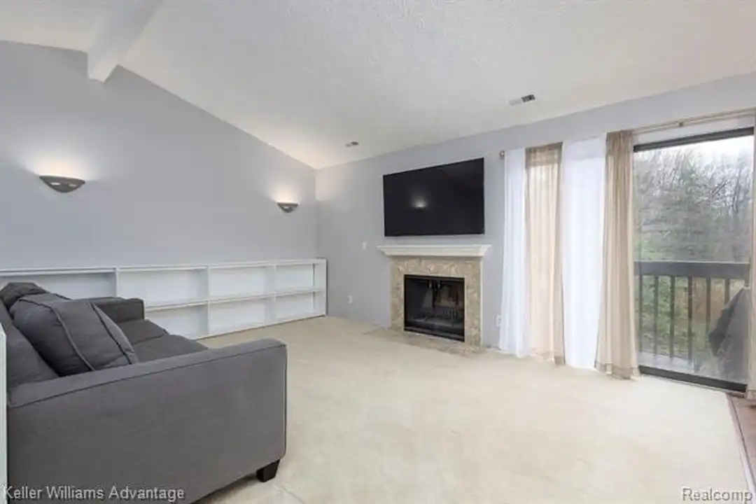 Apartment in Southfield - View 2