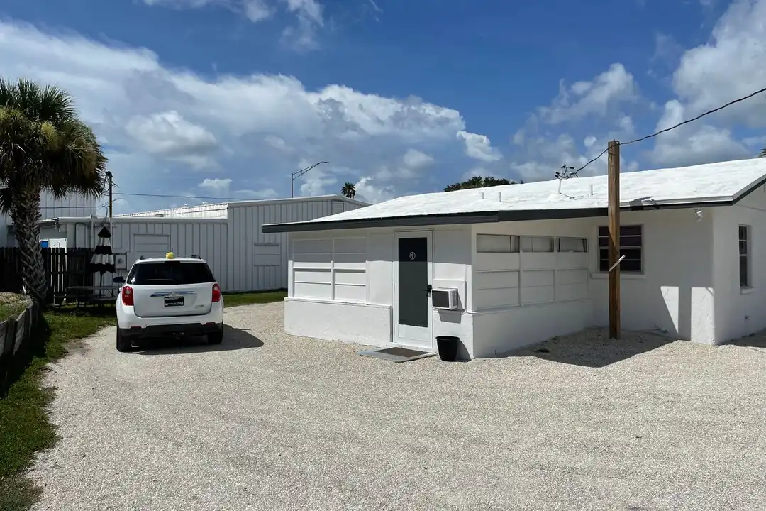 1746 S Tamiami Trl unit Unit 9 – photo 1 of 4