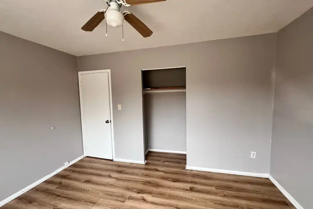 3265 E 143rd St unit 208 – photo 1