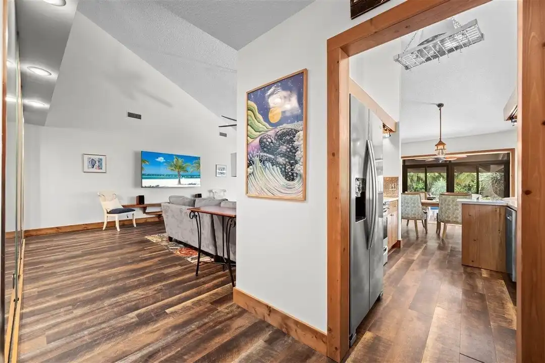 109 Seashore Dr - More