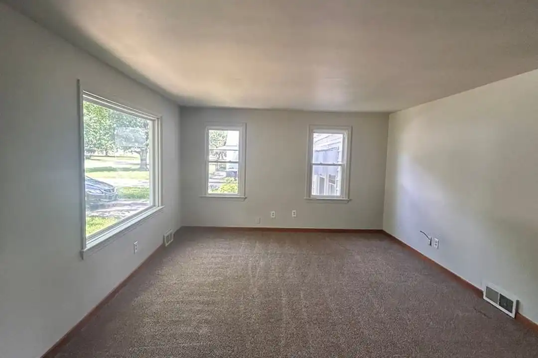 4609 Standish Dr - View 4