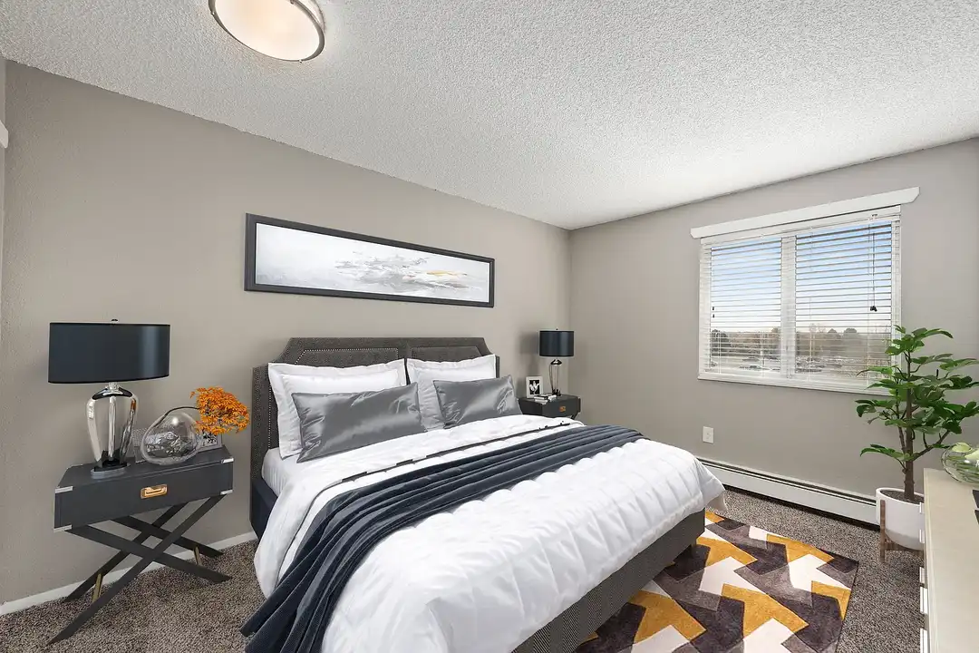 Apartment in Aurora - More
