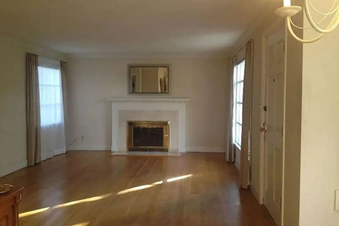 4406 29th Ave W - More