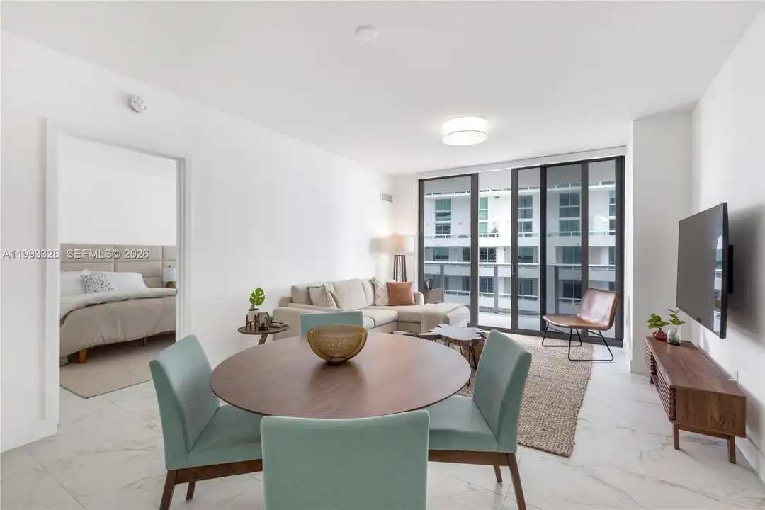 Apartment in Miami - View 3