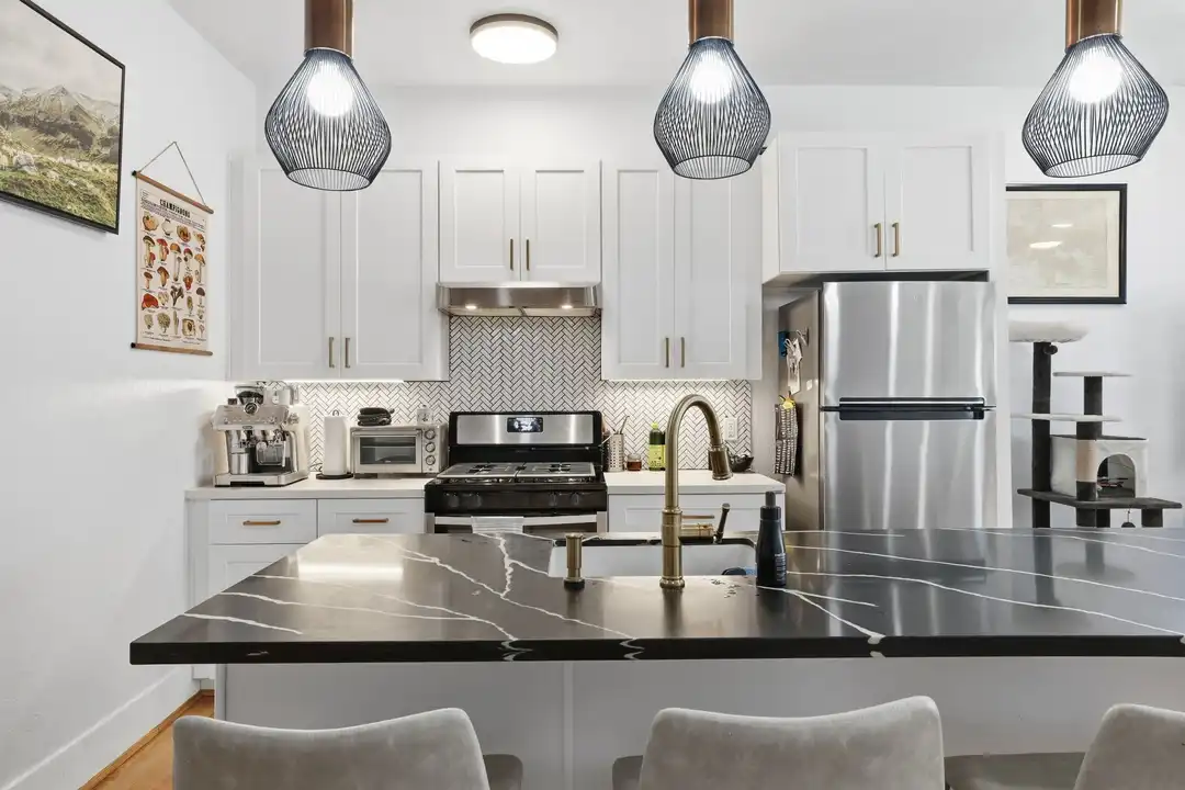 1401 Sydnor St - More