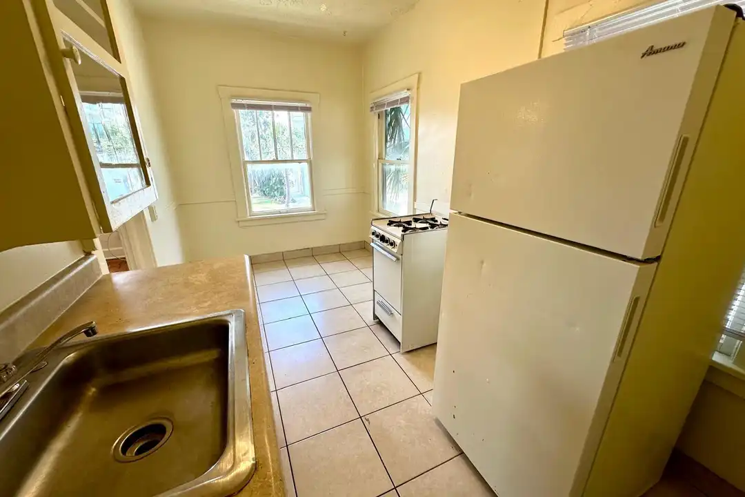 2010 Broward Ave unit 5 - View 3