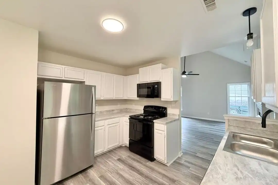 707 Clay Hill Dr - More