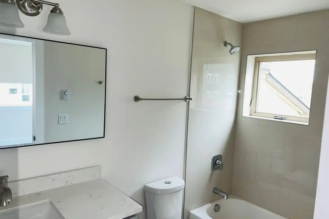 1613 S Lane St unit 33 – další