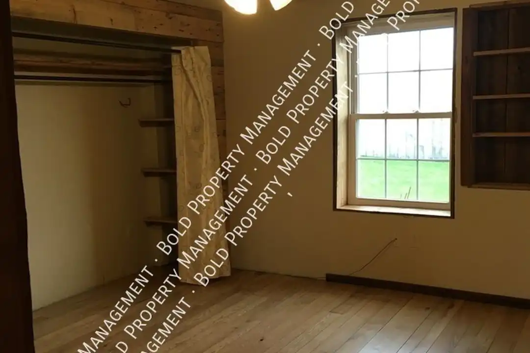 101 Schubert Rd - More