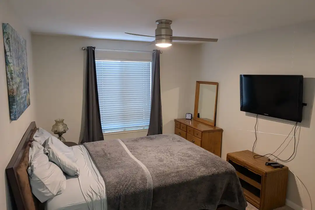 5450 Concord Blvd - More