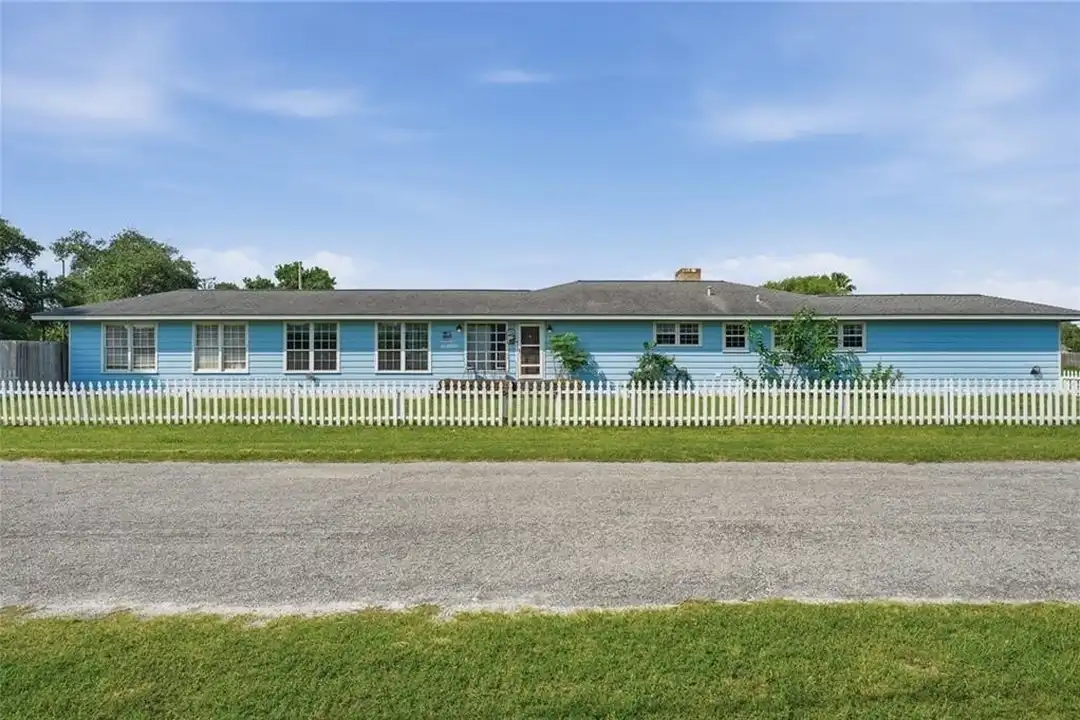 651 W Wilson Ave – photo 1 of 36
