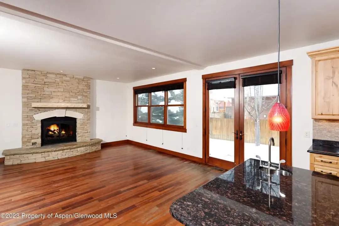 210 Juniper Ct - View 6