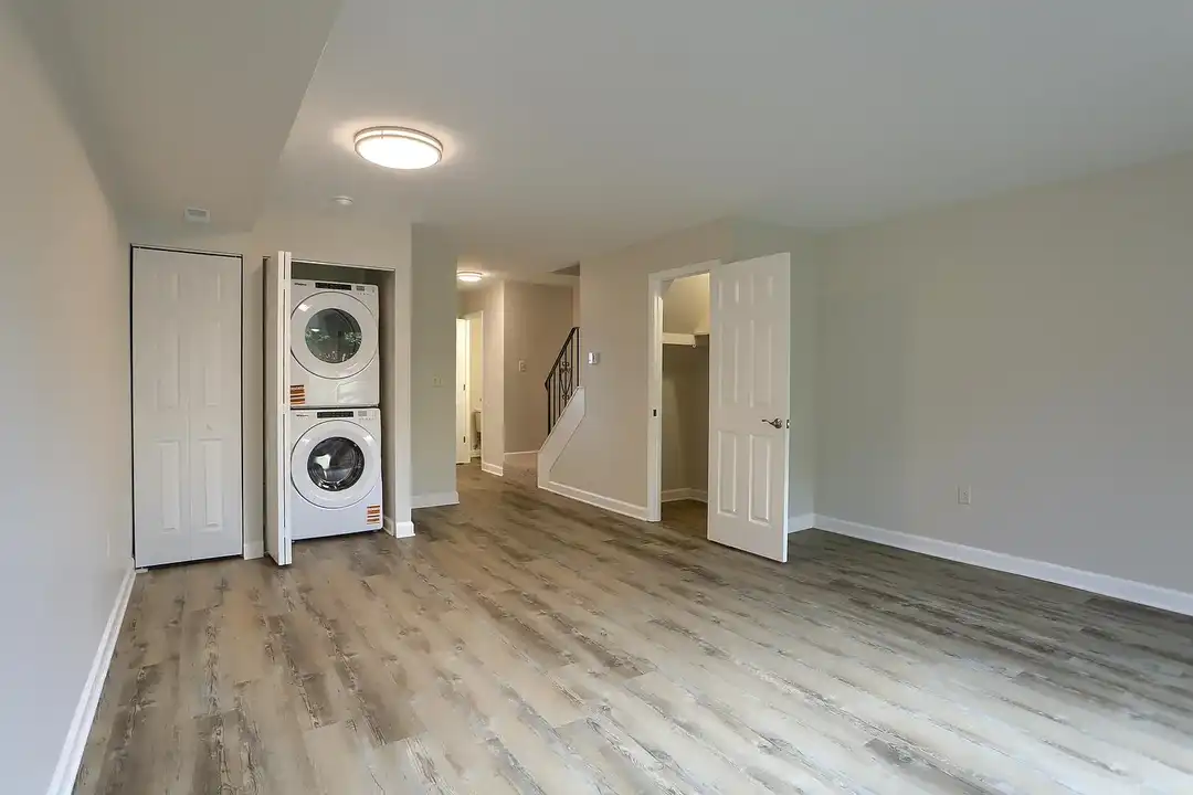 Briarcrest Gardens Townhomes & Apartments - More