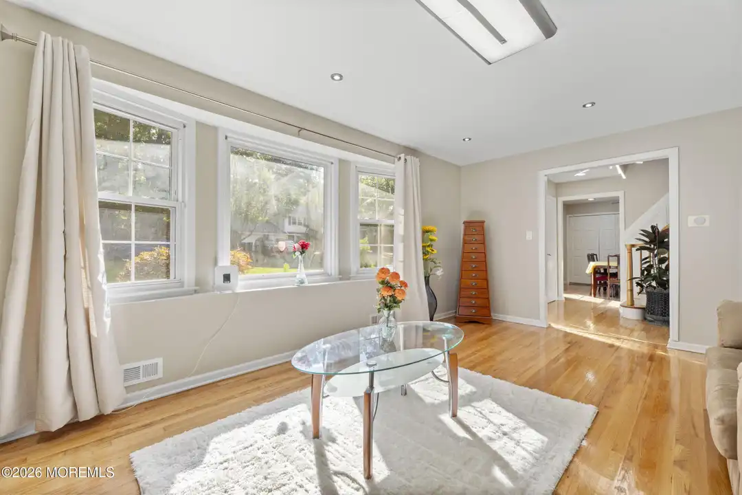55 Ainsworth Ave - More