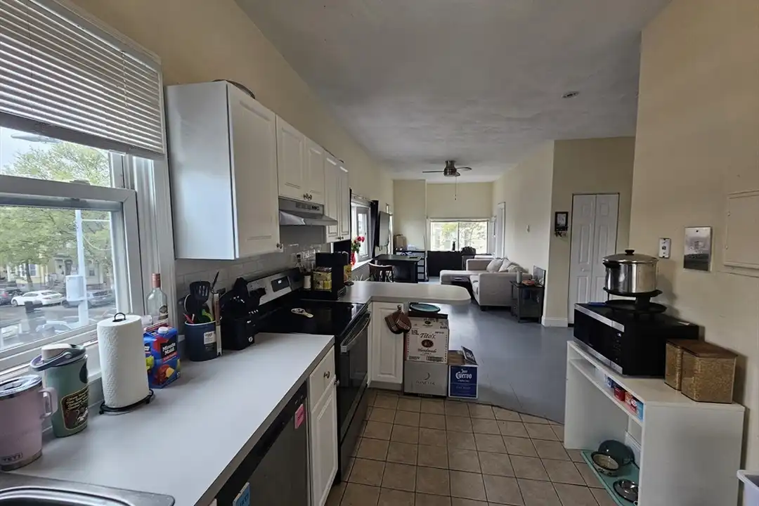 464 Meridian St unit B - View 4