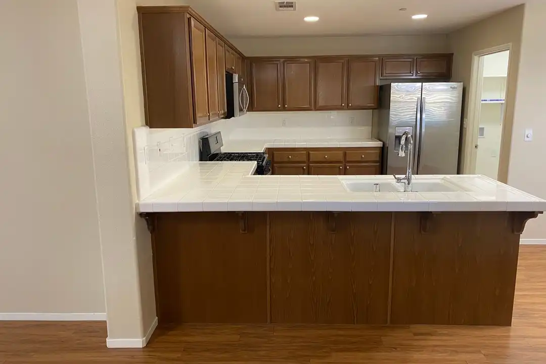 House in Tulare - View 4