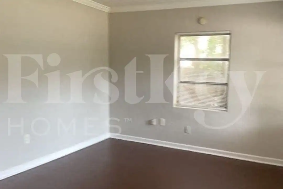 1324 N Powers Dr - View 6