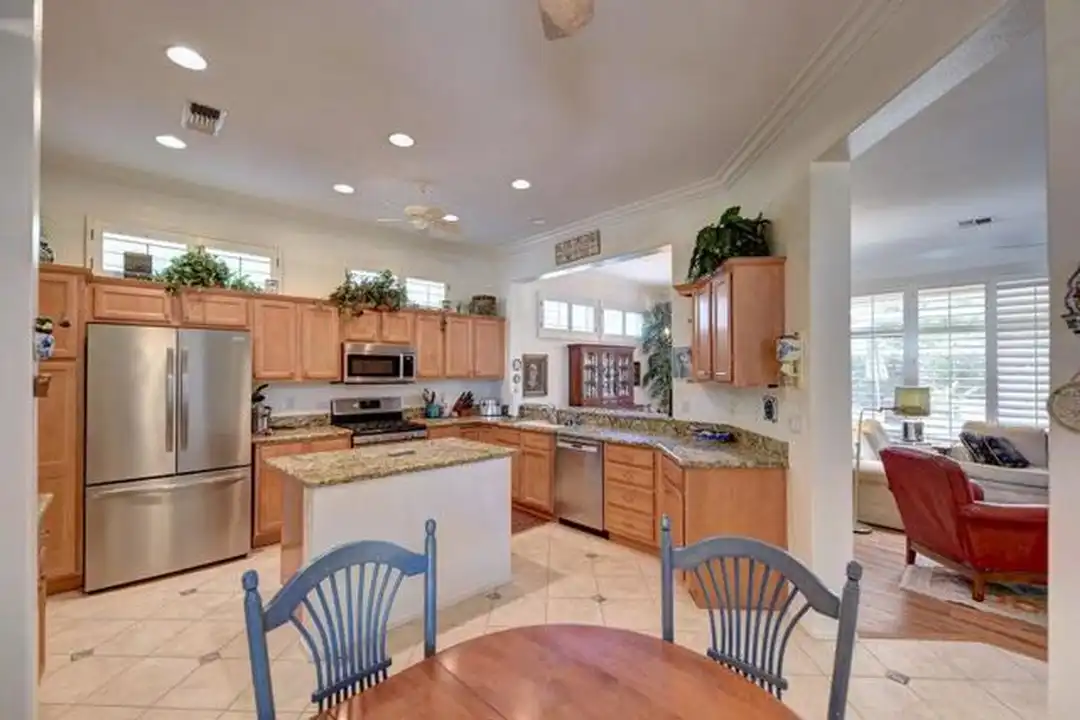 35841 Rosemont Dr - More
