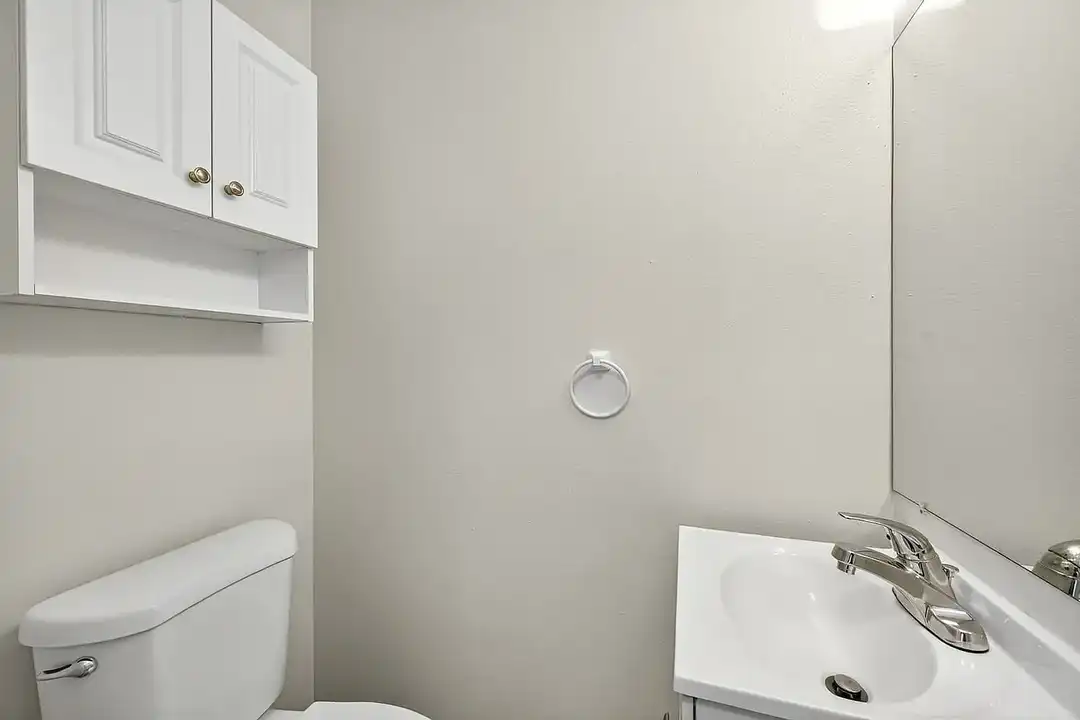 Lincoln Court Townhomes - More