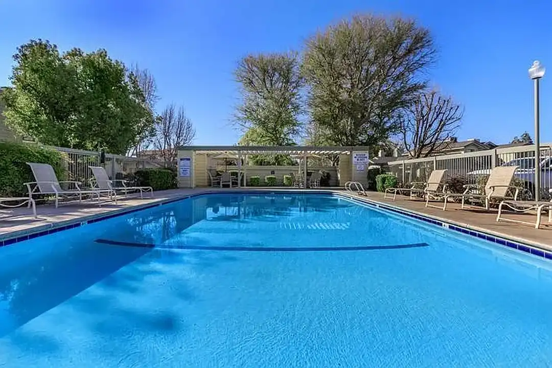 Apartment in Bakersfield - View 2