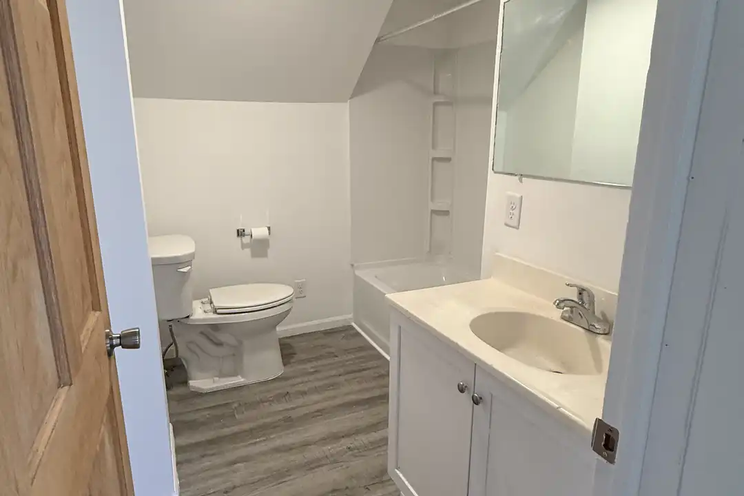 621 Hackett St - View 2