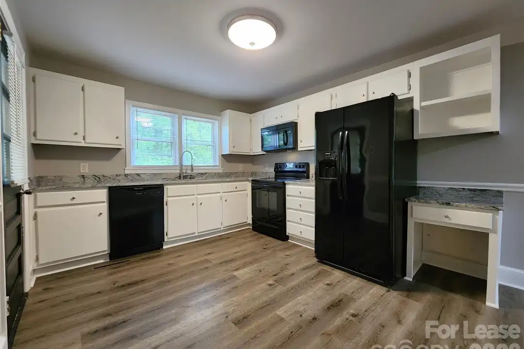 330 W Church St - View 4